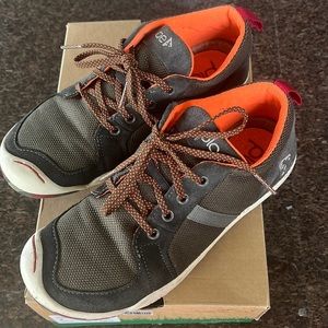 Plae Children’s Shoes Size 4